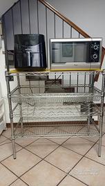 Scaffaliera in acciaio a 4 ripiani. 