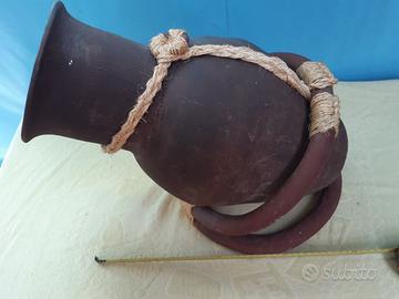 vaso in ceramica con supporto ad anelli  e macramè