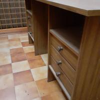 Tavolo / scrivania in laminato + cassetti laterali