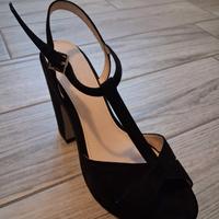 Sandalo con tacco nero