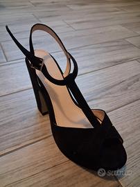 Sandalo con tacco nero