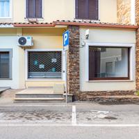 Locale rialzato da strada