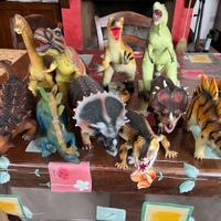 Dinosauri gomma\pvc semi rigida in esposizione