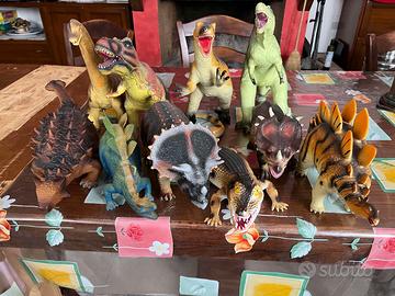 Dinosauri gomma\pvc semi rigida in esposizione