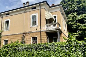 Villa plurifamiliare (locata) con giardino e posto