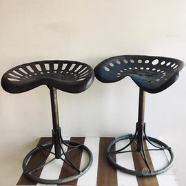 Coppia di sgabelli industriali in ferro sedile