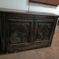 cassapanca con coperchio bombato del 1600 inglese