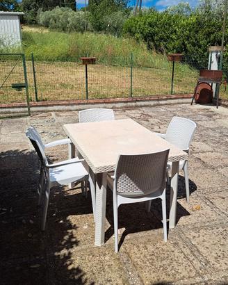 TAVOLO DA GIARDINO CON POLTRONCINE