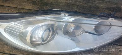 faro lato passeggero Ford Fiesta anno 2011
