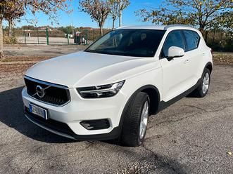 Volvo XC40 Geartronic Momentum Pro 2022