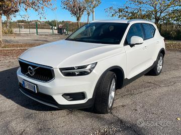 Volvo XC40 Geartronic Momentum Pro 2022