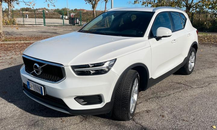 Volvo XC40 Geartronic Momentum Pro 2022