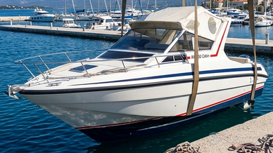 Barca Rio 750 cabin