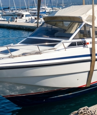 Barca Rio 750 cabin