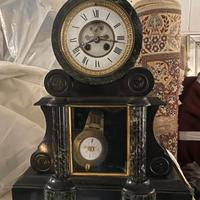 Orologio a pendolo da camino e da tavolo in marmo