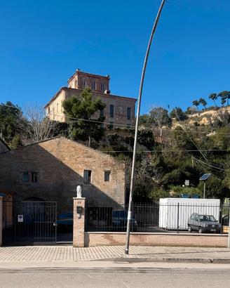 Piazzale commerciale fronte ss16 Grottammare (AP)