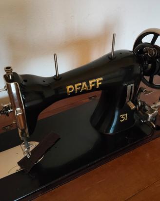 Macchina da cucire vintage PFAFF 31 con mobile