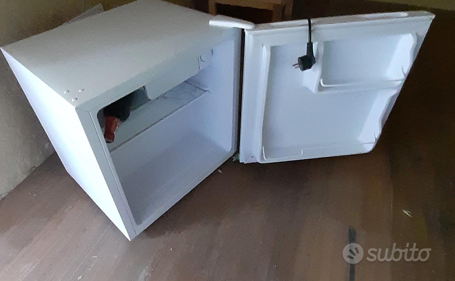 Due frigobar da camera da letto - Arredamento e Casalinghi In vendita a  Chieti