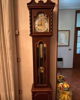 Orologio a pendolo a colonna