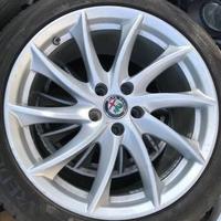 CERCHI IN LEGA ALFA ROMEO GIULIA Con gomme