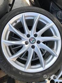 CERCHI IN LEGA ALFA ROMEO GIULIA Con gomme