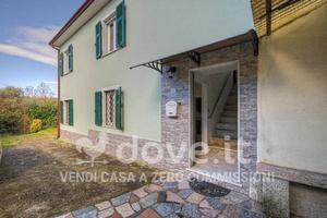 Villa di 146 m² con più di 5 locali e posto auto a