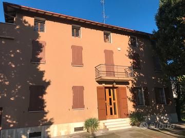 Casale rustico casa splendida posizione a Vignola