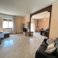 Commenda ampio e luminoso 4 vani doppi servizi