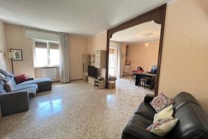 Commenda ampio e luminoso 4 vani doppi servizi