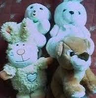 n.37 pezzi: 31 Pelouches, 1 Bambola, 5 accessori