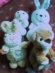 n.37 pezzi: 31 Pelouches, 1 Bambola, 5 accessori