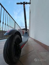 Monopattino Elettrico Ninebot KickScooter ES1