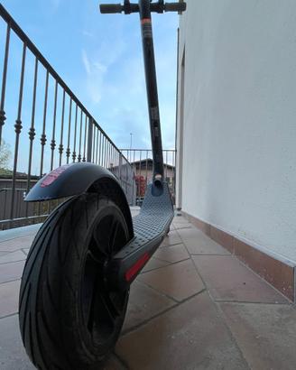Monopattino Elettrico Ninebot KickScooter ES1