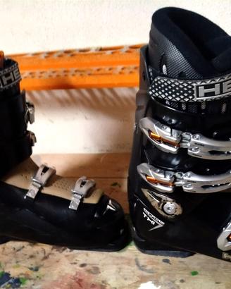 Scarponi da sci di marca Head, modello Edge.
