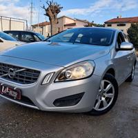 VOLVO - V60 - D2 Summum