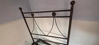 lettino una piazza di ferro battuto 