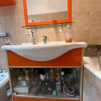 Mobile bagno completo di specchio e mensole
