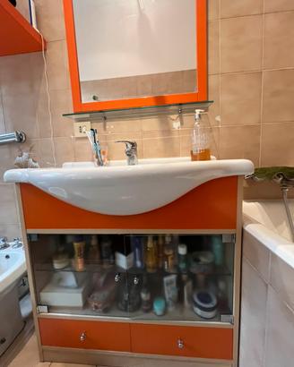 Mobile bagno completo di specchio e mensole
