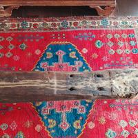 tavolino da salotto fatto con travi antiche 