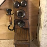 Telefono a muro antico