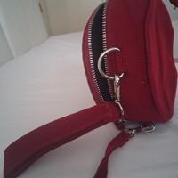 borsetta in velluto bordeaux a tracolla e a mano