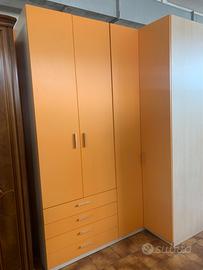ARMADIO LEGNO CHIARO ARANCIO AD ANGOLO