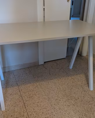 Scrivania Ikea Trotten 