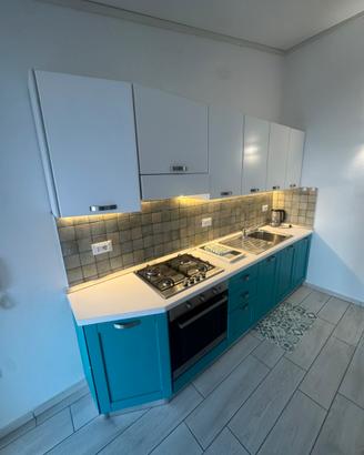 Cucina pari al nuovo