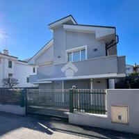 VILLA SINGOLA A PONTE SAN NICOLÒ