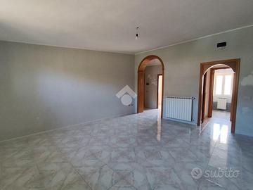 4 LOCALI A SAN FELICE A CANCELLO