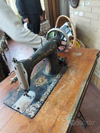 Macchina da cucire antica