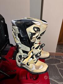 blocco Stivali - Pantaloni - Casco