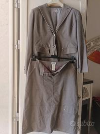 Elegante Tailleur con gonna. Oltre tg 50