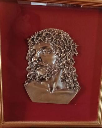Quadro con Cristo con corona di spine, in bronzo.